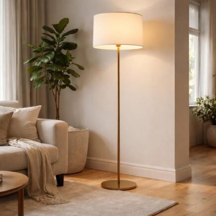 découvrez comment choisir la lampe haute de salon idéale grâce à notre guide complet pour un éclairage parfait et une ambiance chaleureuse.