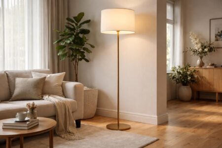 découvrez comment choisir la lampe haute de salon idéale grâce à notre guide complet pour un éclairage parfait et une ambiance chaleureuse.